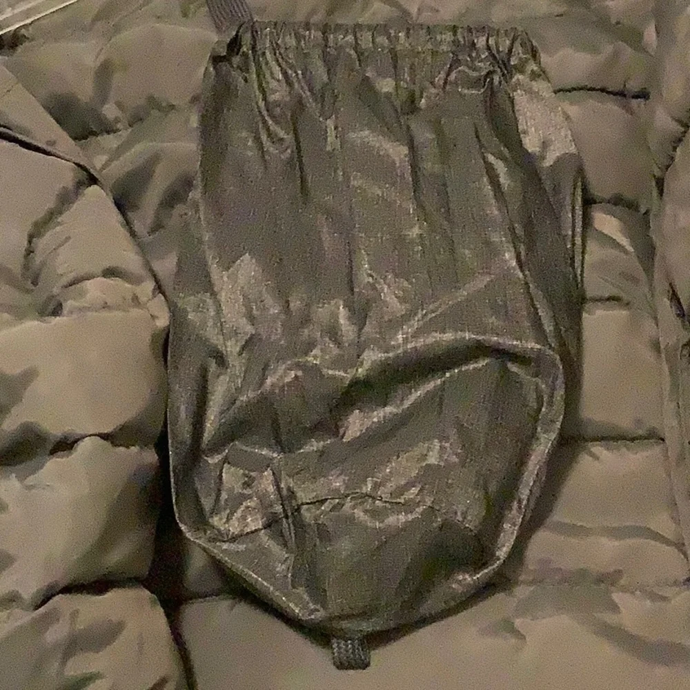 AMAZON ESSENTIALS Lightweight Packable Puffer Jacket